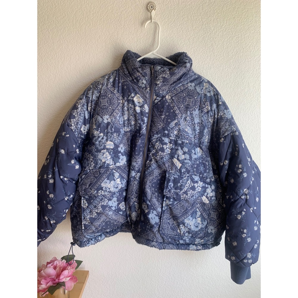 American‎ Eagle Reversible Puffer Jacket XL Blue Paisley Floral Sherpa Fleece